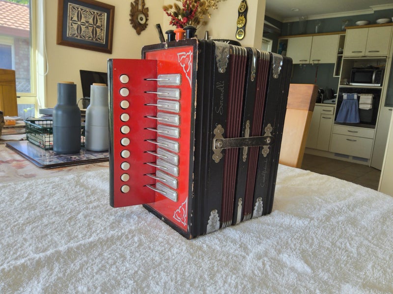 Button Accordion Carousel 1