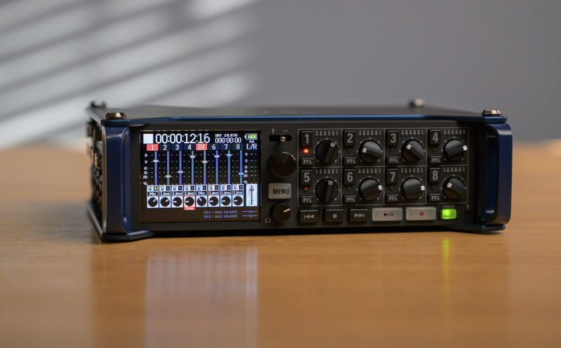 Zoom F8n - MultiTrack Field Recorder Carousel 6