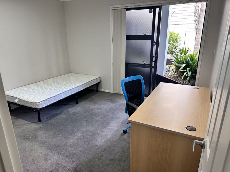 West Harbour, 6+ bedrooms64648430103298112