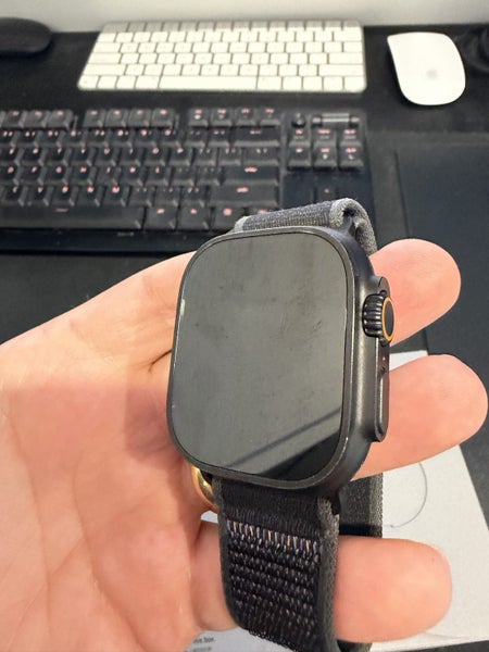 Apple Watch Ultra 2 - Black - 49mm Carousel 2