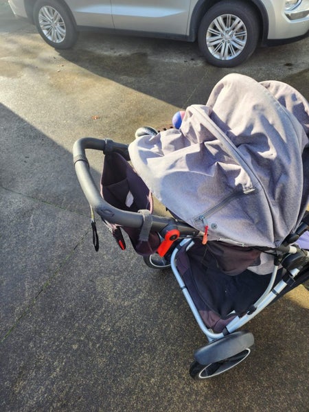 Phil & Ted Pram64868281774978112