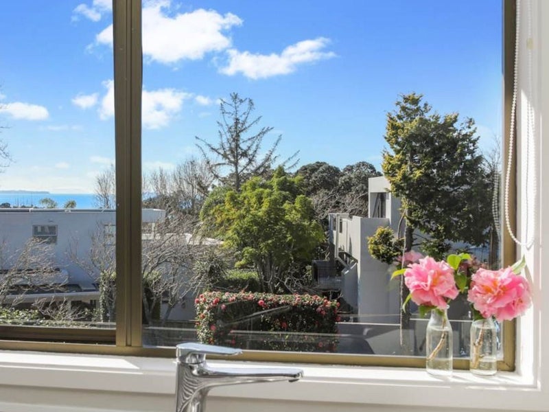 Castor Bay, 4 bedrooms64648695471105111