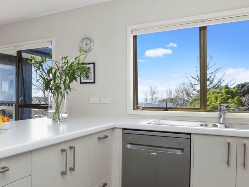 Castor Bay, 4 bedrooms64648695471105114