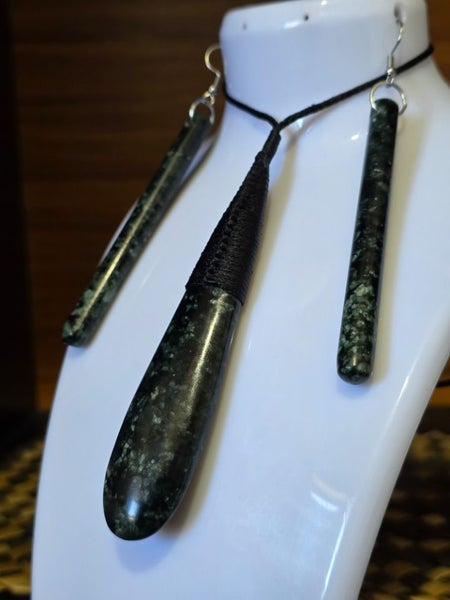 Pounamu /Greenstone Carousel 1