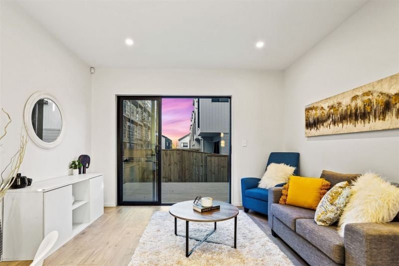 Westgate, 3 bedrooms64648695505410112