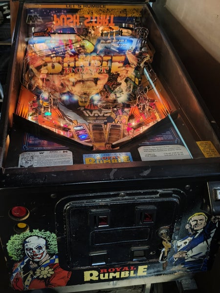 Pinball machine WW F Royal Rumble Carousel 1