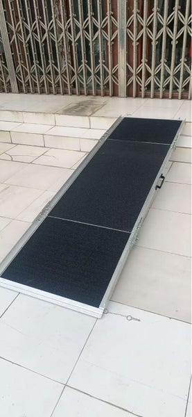 Tri-fold Aluminium ramp Carousel 1