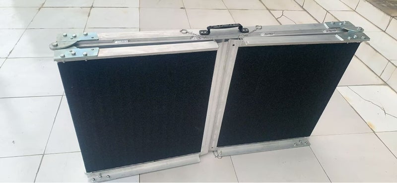 Tri-fold Aluminium ramp Carousel 3