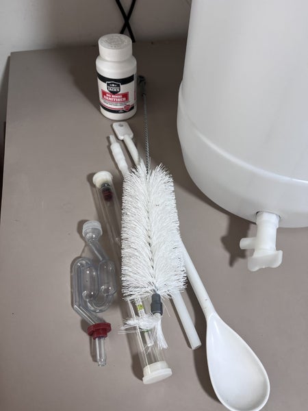 Beer brewing kit (Mangrove Jack's) + 50 flip-top glass bottles64734309218178111