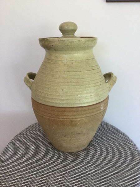 A LARGE JAMES (JIM) GREIG POTTERY LIDDED JAR64649076872577110