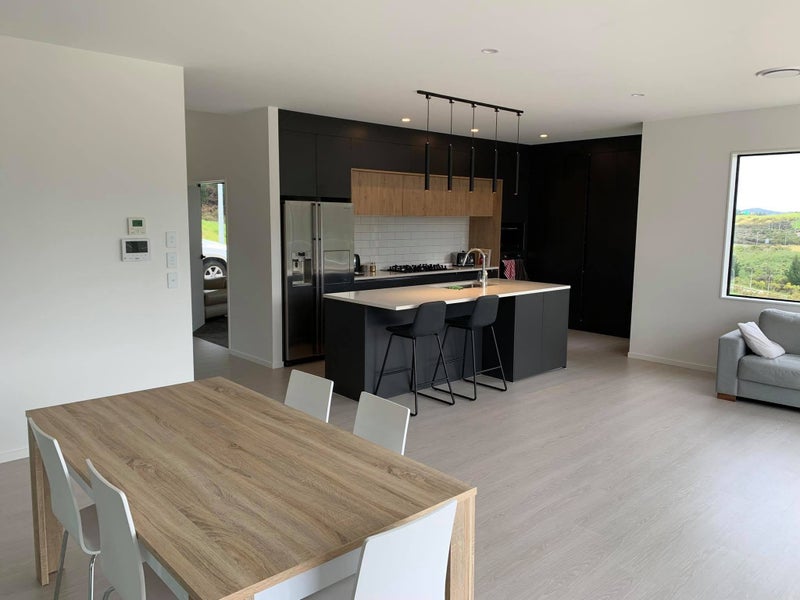 Orewa, 5 bedrooms64649328388099111