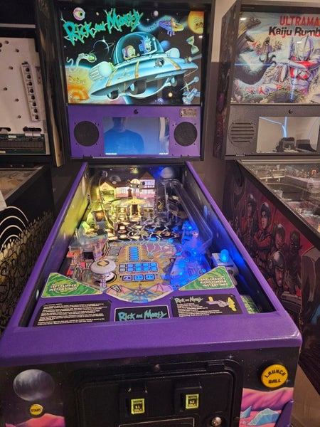 Rick & Morty Pinball Machine Carousel 1