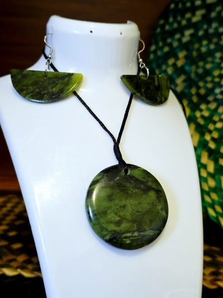 Pounamu porowhita Carousel 1