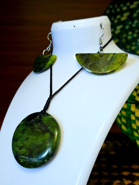 Pounamu porowhita Carousel 2