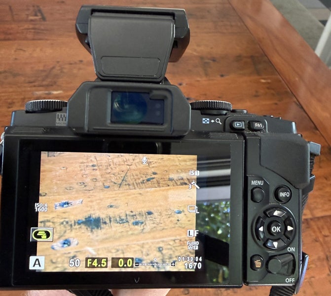 Olympus OM-D E-M5 + 14–42mm Lens – Excellent Condition, Battery/Charger, SD Card64678732104961114