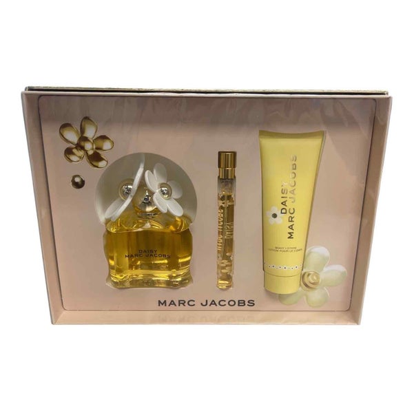 MARC JACOBS DAISY 100ML PERFUME SET Carousel 1