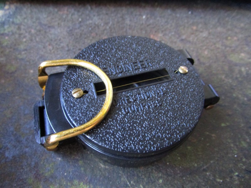 *** GREAT LITTLE ENGINEER HANDHELD COMPASS *** Carousel 4