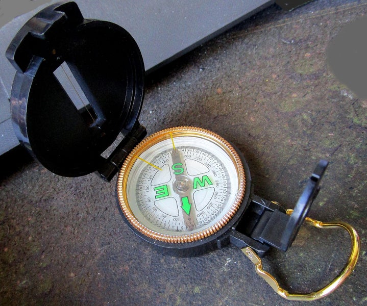 *** GREAT LITTLE ENGINEER HANDHELD COMPASS *** Carousel 1