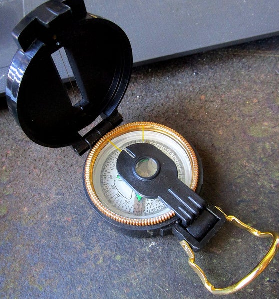 *** GREAT LITTLE ENGINEER HANDHELD COMPASS *** Carousel 2