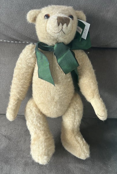 Pam Howell’s handmade Teddy Bear - Harold Carousel 5