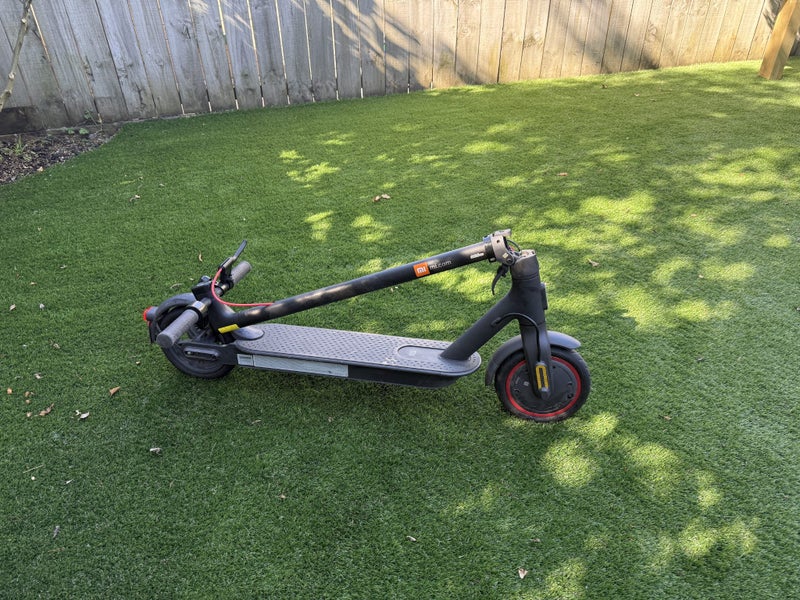 Xiaomi Mi Electric Scooter Pro 2 Condition: Used, in good working order.64650679066371111