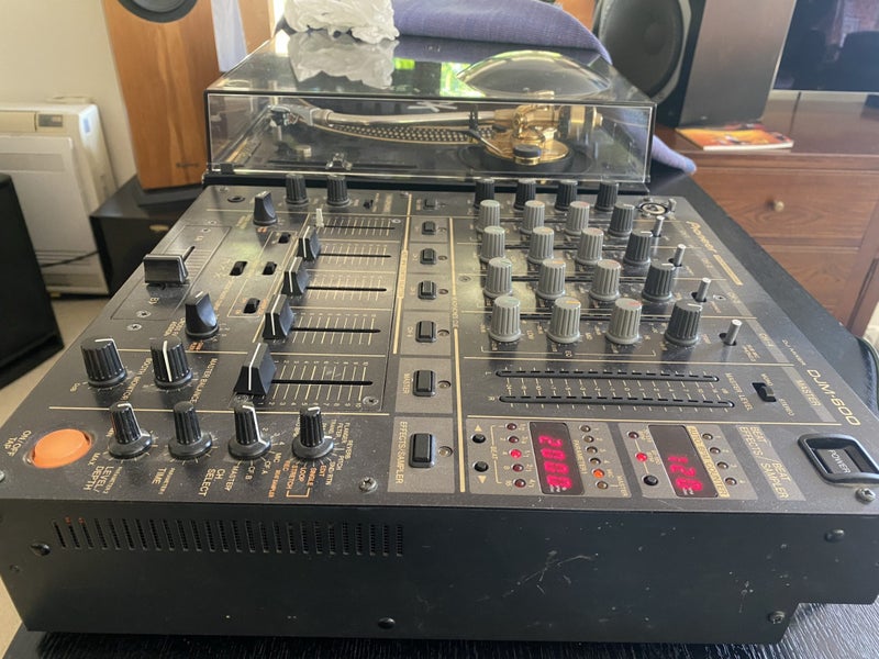 Pioneer DJM-600 4-channel mixer – excellent condition Carousel 7