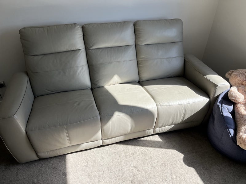 AS-NEW 3 SEAT LEATHER ELECTRIC RECLINER Carousel 2