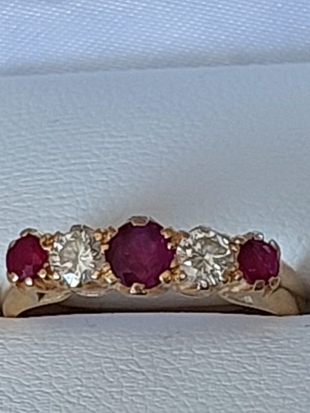 Beautiful Ruby and Diamond 5 stone ring Carousel 2