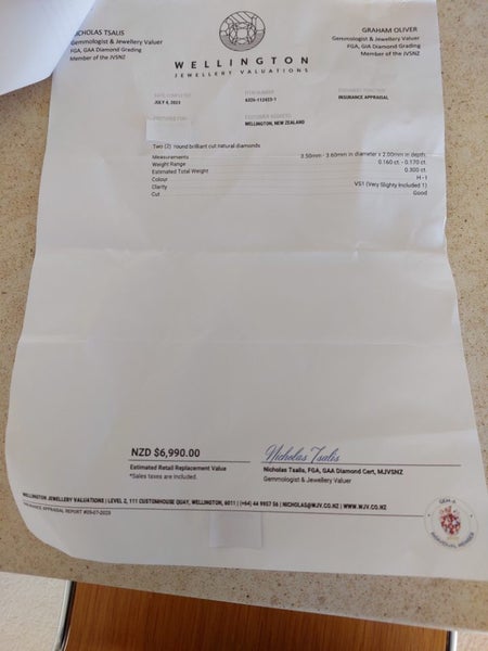 Beautiful Ruby and Diamond 5 stone ring Carousel 14