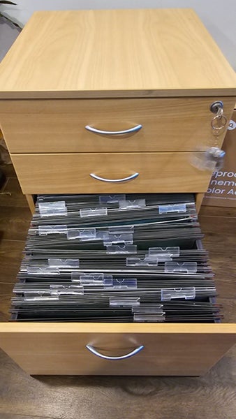 Desk mobile with key and filing suspended hangers Carousel 2