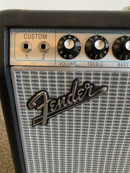 Fender Deluxe Reverb amp Carousel 2