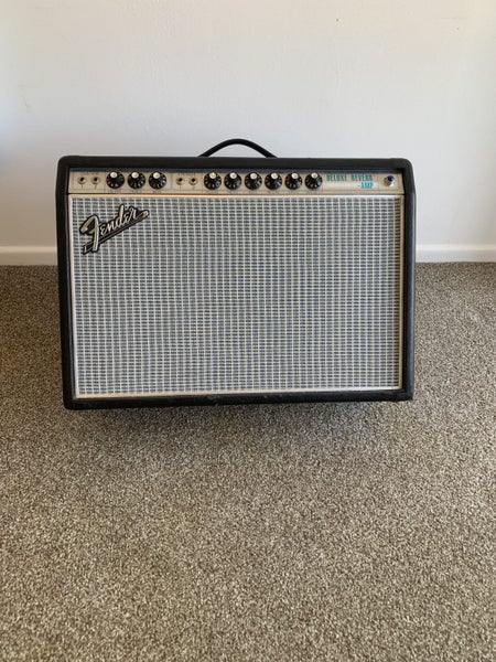 Fender Deluxe Reverb amp Carousel 1