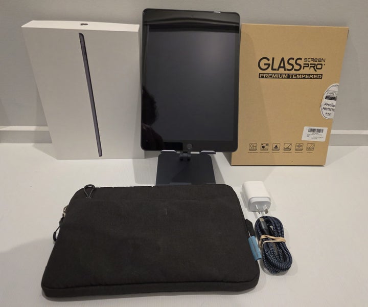 Apple iPad 9th Gen 64gb Space Grey + Extras64652129321730110