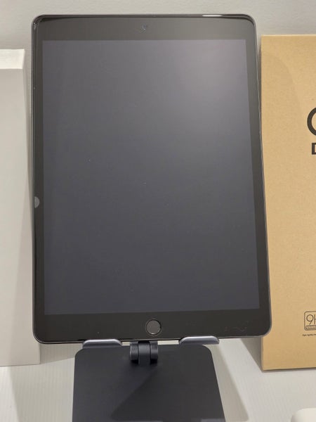 Apple iPad 9th Gen 64gb Space Grey + Extras64652129321730112