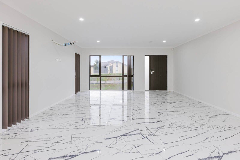 Clarks Beach, 5 bedrooms64652103802371112