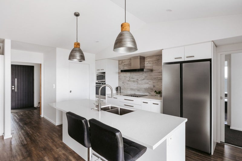 Contemporary Living with Panoramic Views64652103824001114