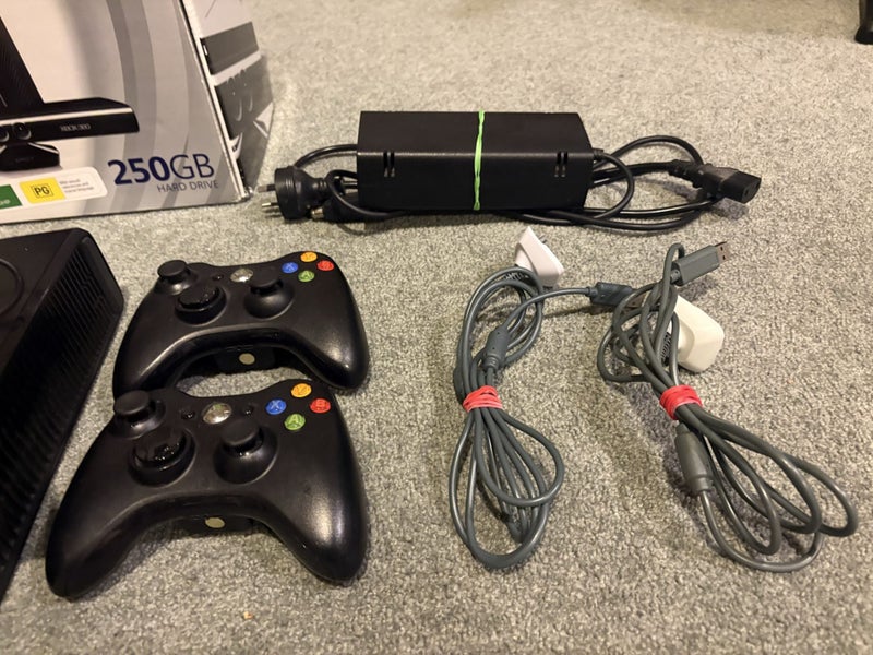 XBOX 360 Kinect 250GB64652243933441113