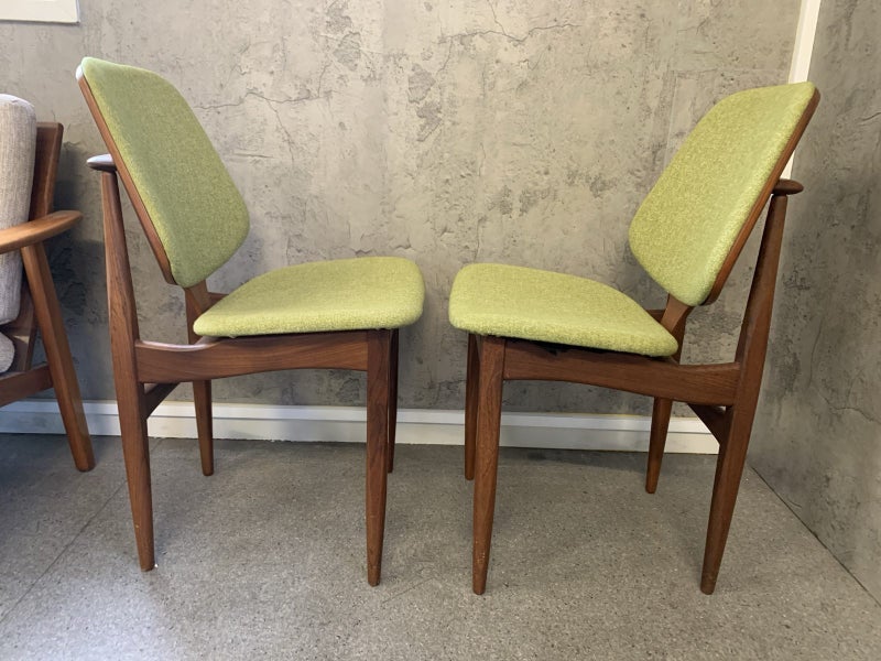 English Elliot Newbury Mid-Century Chairs Carousel 2