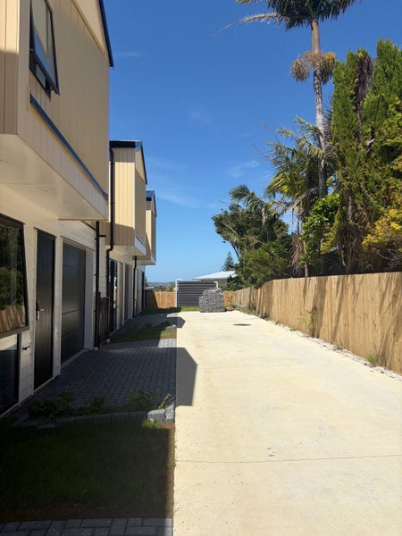 Pakuranga Heights, 3 bedrooms64652597335681110