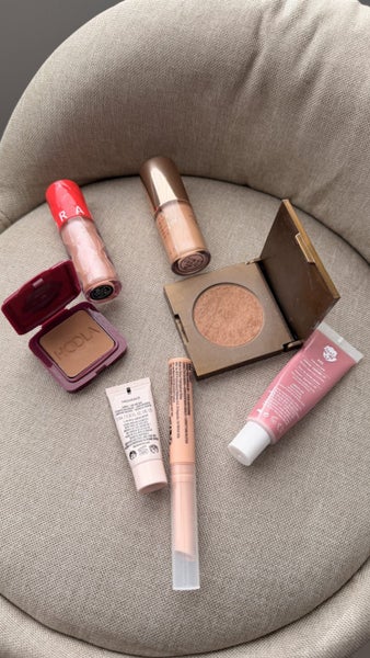 Makeup bulk- Laura mercier, benefit, Glow recipw, OPI, Emma Lewisham, Tarte etc Carousel 3