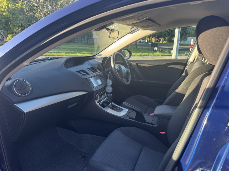 2011 Mazda Axela64653379490435111