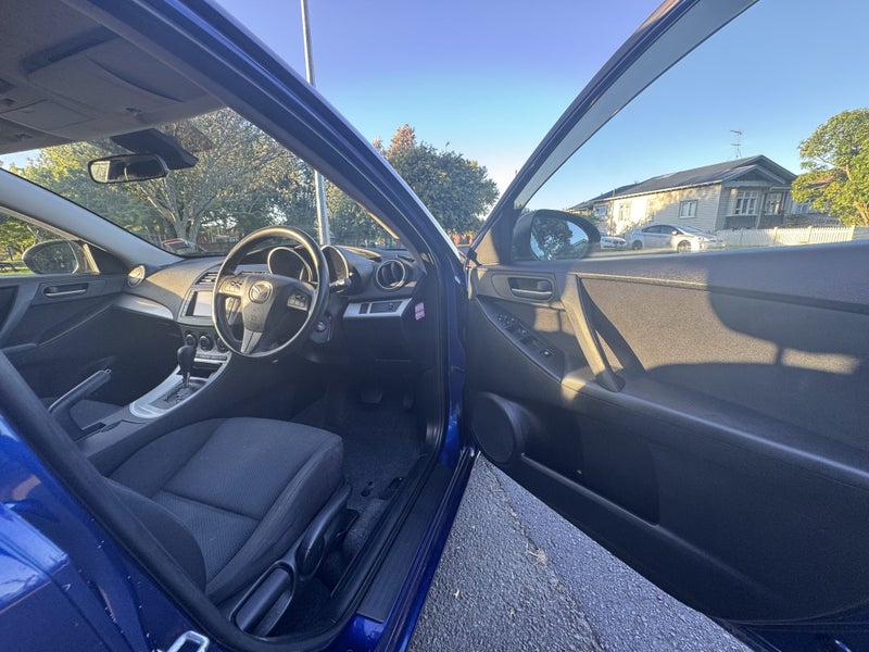 2011 Mazda Axela64653379490435114