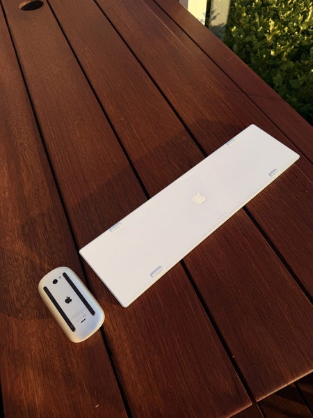 Apple Magic Keyboard & Mouse64653216348673113