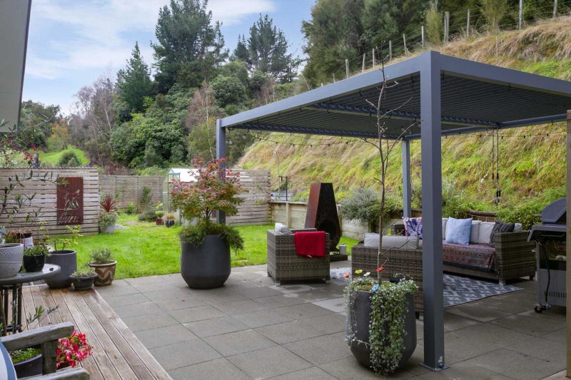 Quiet Oasis, close to the river, extra income64658207878531113