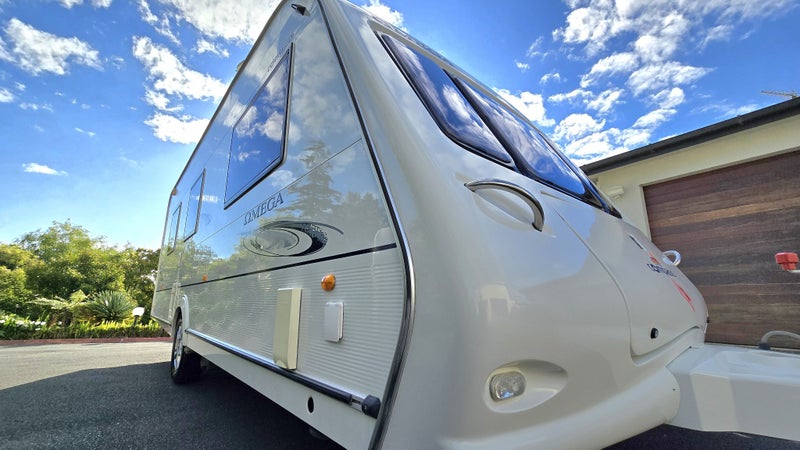 IT IS STUNNING COMPASS OMEGA 550 ISLAND BED!!64656496884994110