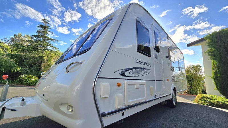 IT IS STUNNING COMPASS OMEGA 550 ISLAND BED!!64656496884994111