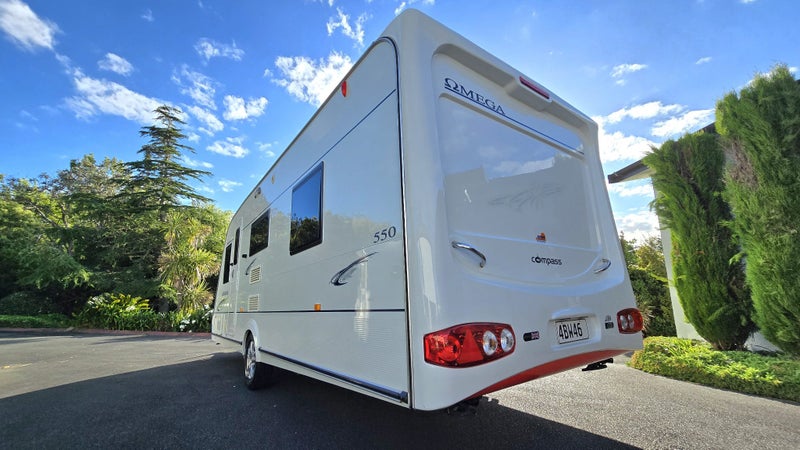 IT IS STUNNING COMPASS OMEGA 550 ISLAND BED!!64656496884994112