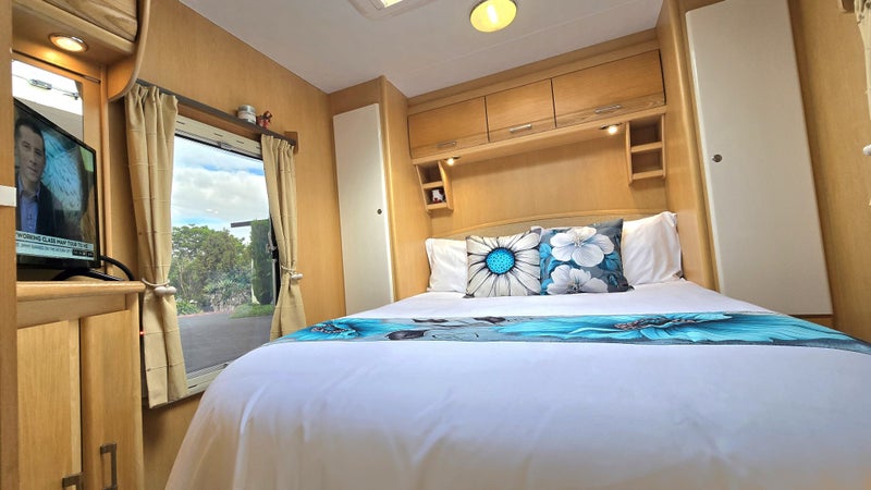 STUNNING!! ELDDIS CRUSADER CYCLONE, ISLAND BED!!64656608268162112