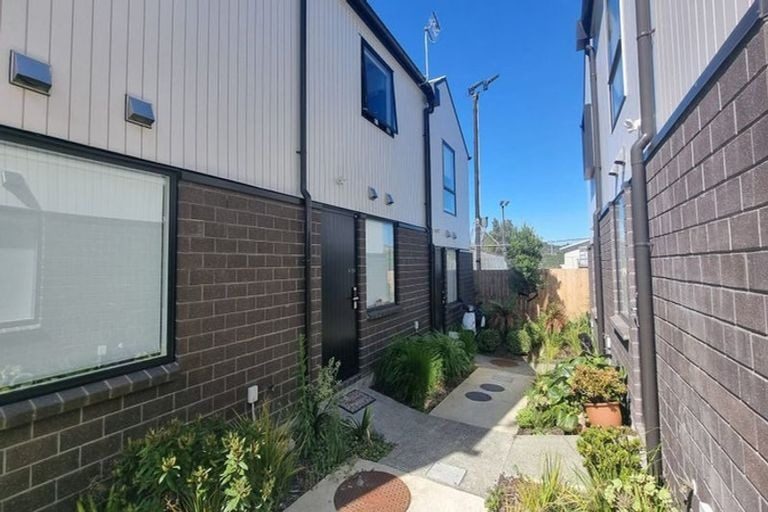 New Lynn, 2 bedrooms64657416961153110