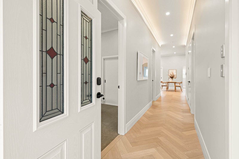 Beautifully Renovated Villa + Studio on 814m²64657516482305111